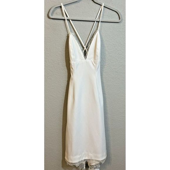 House of‎ CB White V Neck Low Back Dress Lace Trim Large Low Cut - Picture 1 of 7